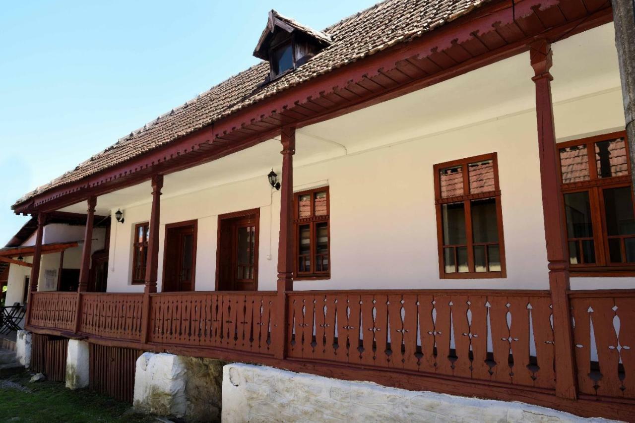 Casa Optim Hotel Calimanesti Exterior photo